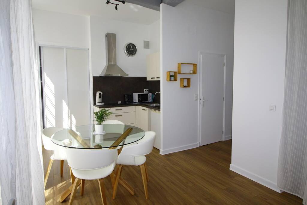Quartier Historique Du Chateau Bel Appt Meuble โป ภายนอก รูปภาพ
