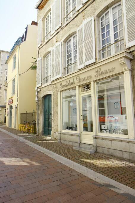 Quartier Historique Du Chateau Bel Appt Meuble โป ภายนอก รูปภาพ